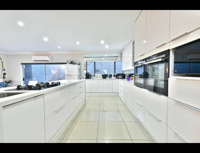 7 BEDROOM HOUSE FOR SALE IN GLENVISTA